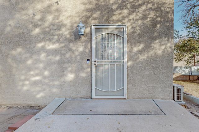 212 Sycamore Street NE, Albuquerque, NM 87106