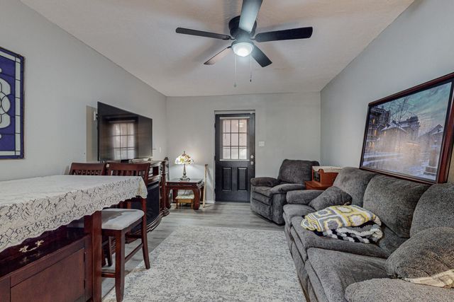 212 Sycamore Street NE, Albuquerque, NM 87106