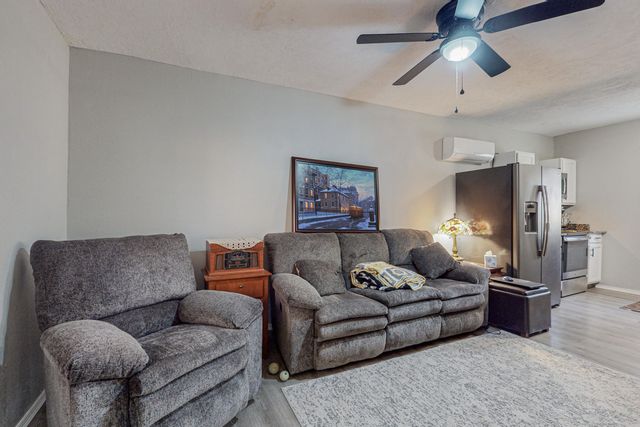 212 Sycamore Street NE, Albuquerque, NM 87106