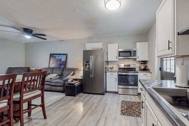 212 Sycamore Street NE, Albuquerque, NM 87106