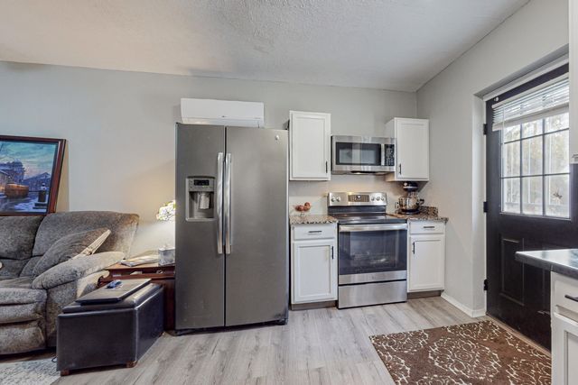 212 Sycamore Street NE, Albuquerque, NM 87106