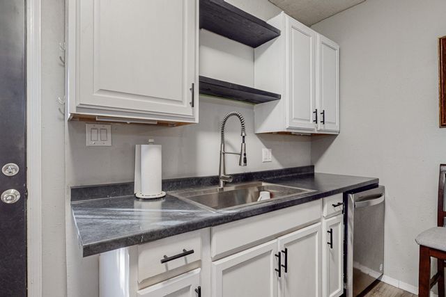 212 Sycamore Street NE, Albuquerque, NM 87106