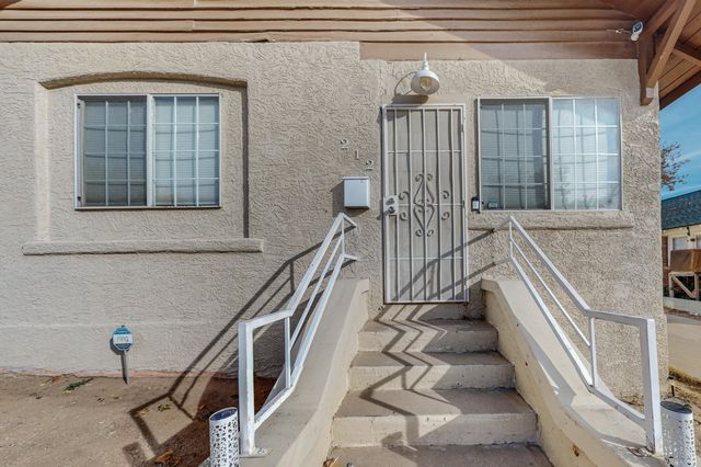 212 Sycamore Street NE, Albuquerque, NM 87106