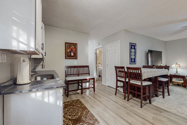 212 Sycamore Street NE, Albuquerque, NM 87106