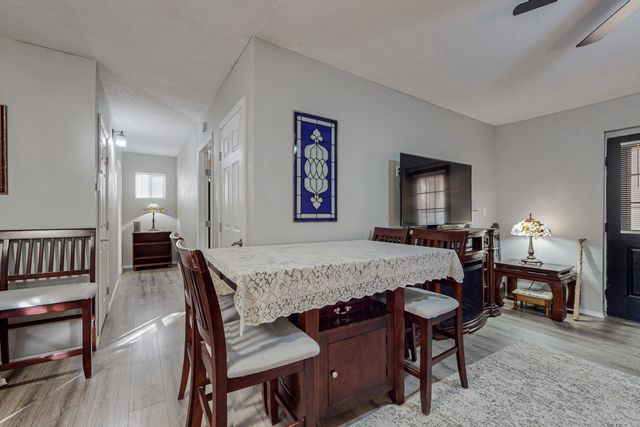 212 Sycamore Street NE, Albuquerque, NM 87106