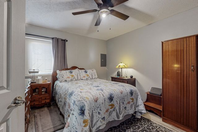 212 Sycamore Street NE, Albuquerque, NM 87106