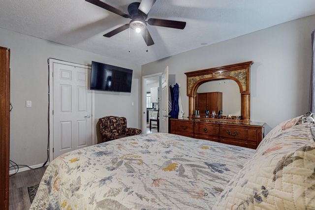 212 Sycamore Street NE, Albuquerque, NM 87106