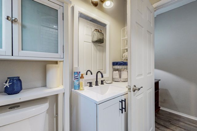 212 Sycamore Street NE, Albuquerque, NM 87106