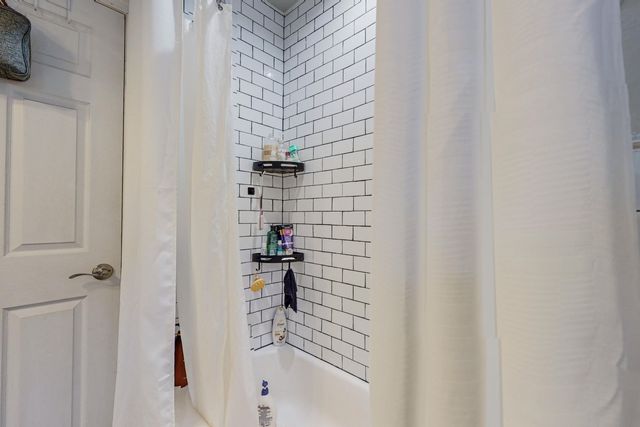 212 Sycamore Street NE, Albuquerque, NM 87106