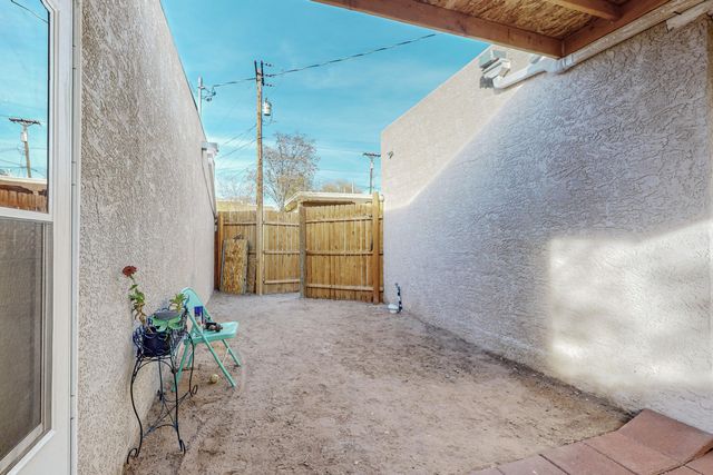 212 Sycamore Street NE, Albuquerque, NM 87106