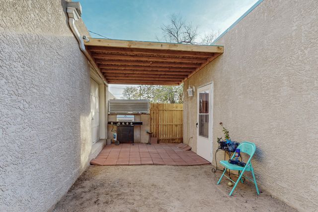 212 Sycamore Street NE, Albuquerque, NM 87106