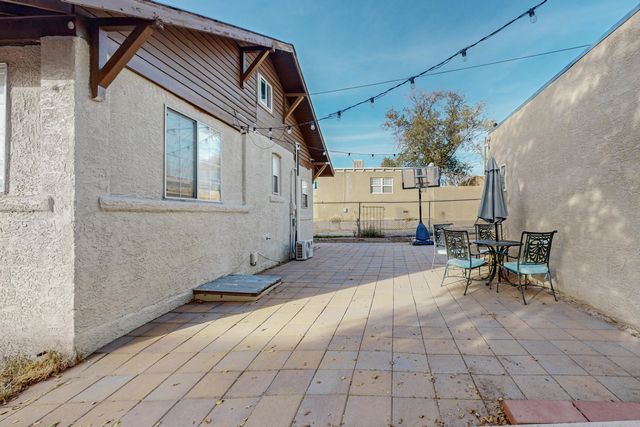 212 Sycamore Street NE, Albuquerque, NM 87106