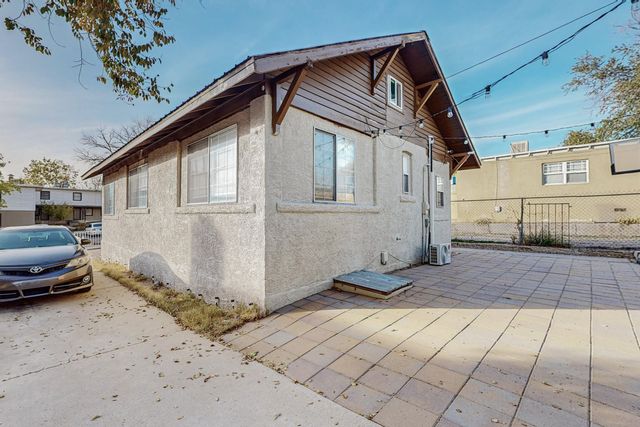212 Sycamore Street NE, Albuquerque, NM 87106