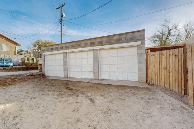 212 Sycamore Street NE, Albuquerque, NM 87106