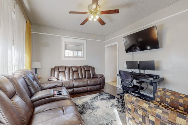 212 Sycamore Street NE, Albuquerque, NM 87106