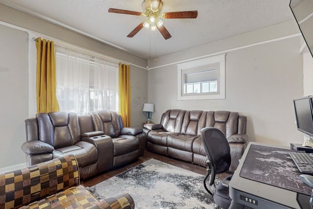 212 Sycamore Street NE, Albuquerque, NM 87106