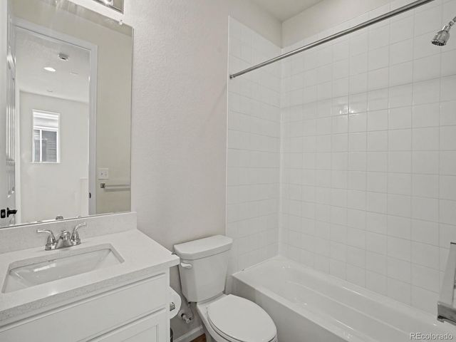 22866 E Tufts Place A, Aurora, CO 80015