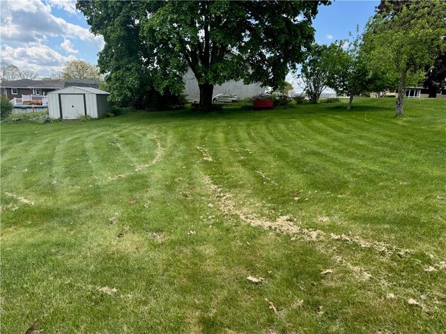 200 North Dr, Center Twp, PA 16001