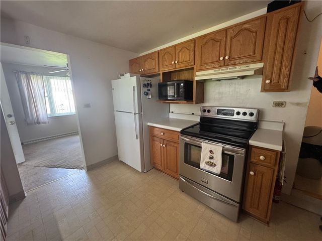 200 North Dr, Center Twp, PA 16001