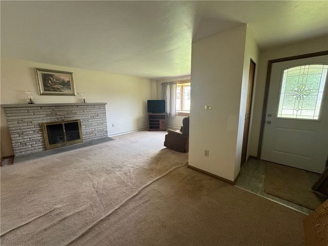 200 North Dr, Center Twp, PA 16001