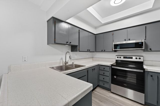 6626 50th St, Sacramento, CA 95823