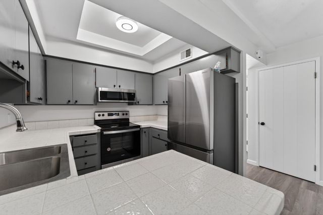 6626 50th St, Sacramento, CA 95823