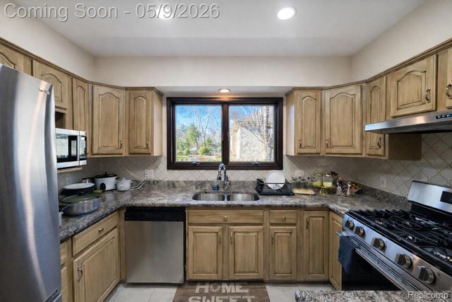 37209 Curwood Drive, Sterling Heights, MI 48310