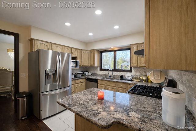 37209 Curwood Drive, Sterling Heights, MI 48310
