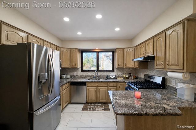 37209 Curwood Drive, Sterling Heights, MI 48310