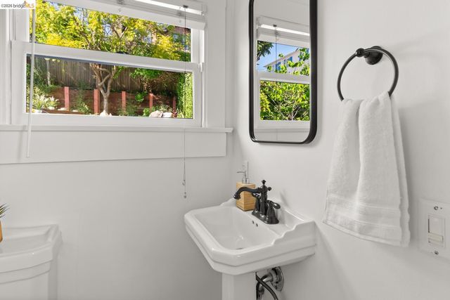 2031 Los Angeles Ave, Berkeley, CA 94707