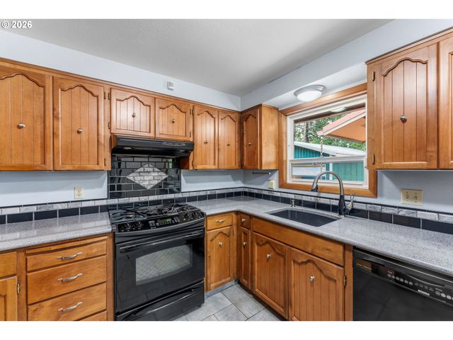 16792 S PAM Dr, Oregon City, OR 97045