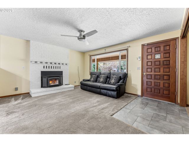 16792 S PAM Dr, Oregon City, OR 97045