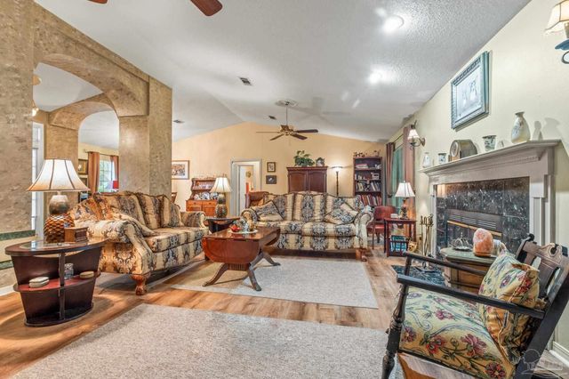 6136 Arnies Way, Milton, FL 32570