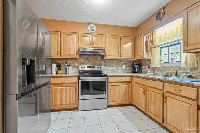 6136 Arnies Way, Milton, FL 32570