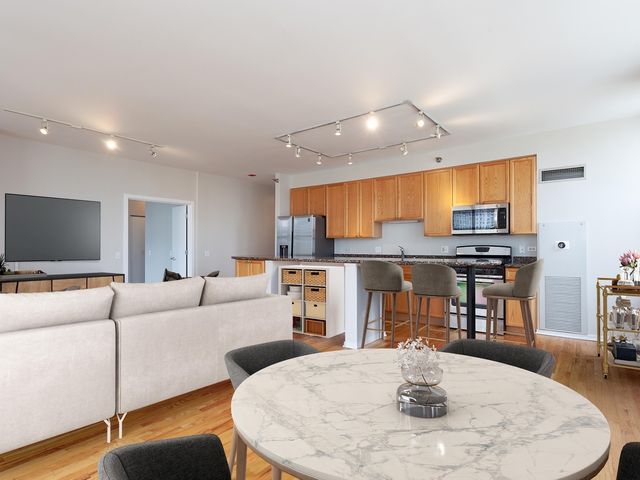 330 N JEFFERSON Street 801, Chicago, IL 60661