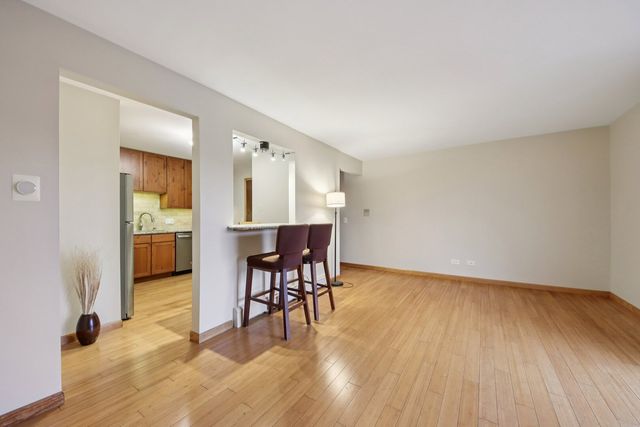 2419 Ogden Avenue 9, Downers Grove, IL 60515