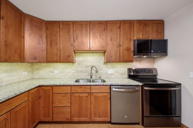 2419 Ogden Avenue 9, Downers Grove, IL 60515