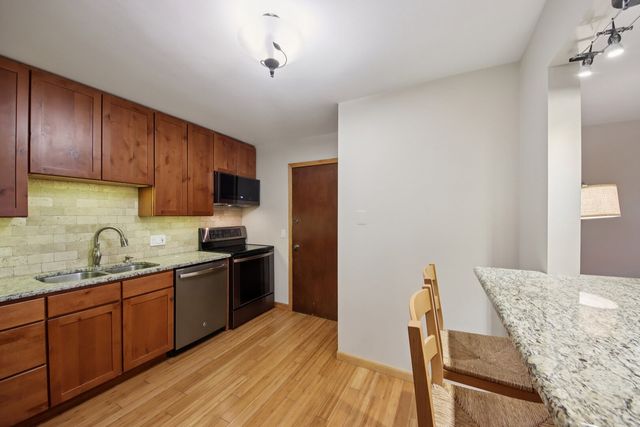 2419 Ogden Avenue 9, Downers Grove, IL 60515