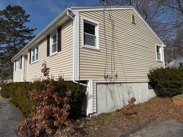66 Thomas St, Brockton, MA 02302