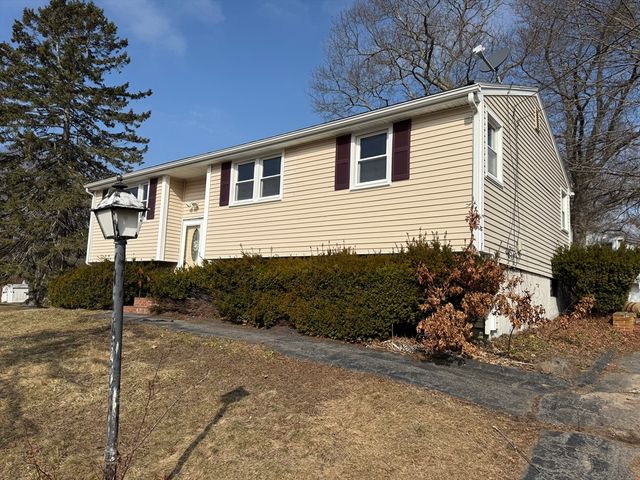 66 Thomas St, Brockton, MA 02302