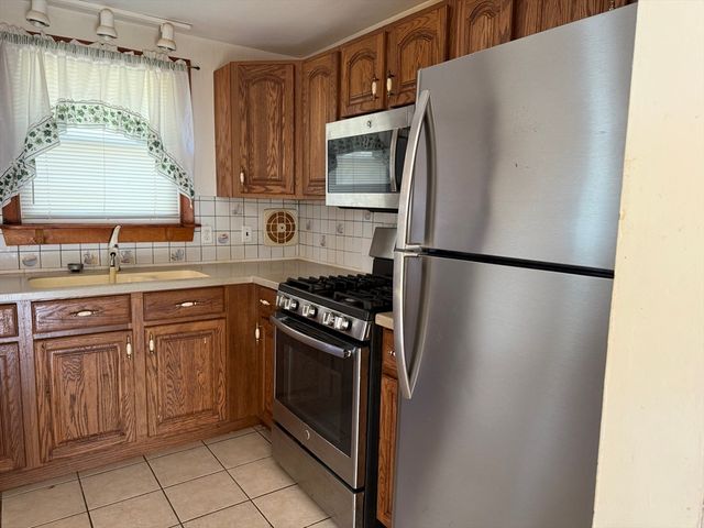66 Thomas St, Brockton, MA 02302