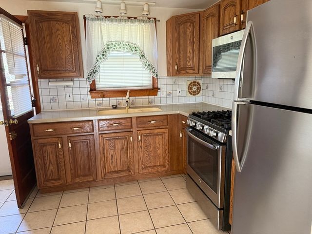 66 Thomas St, Brockton, MA 02302