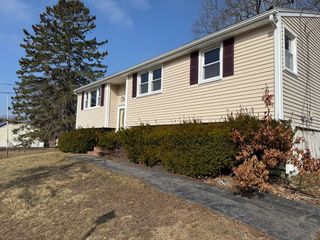 66 Thomas St, Brockton, MA 02302