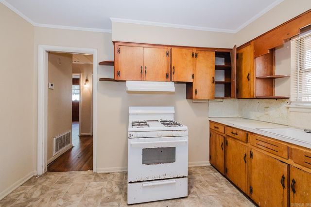 5 Roane Circle, Little Rock, AR 72204