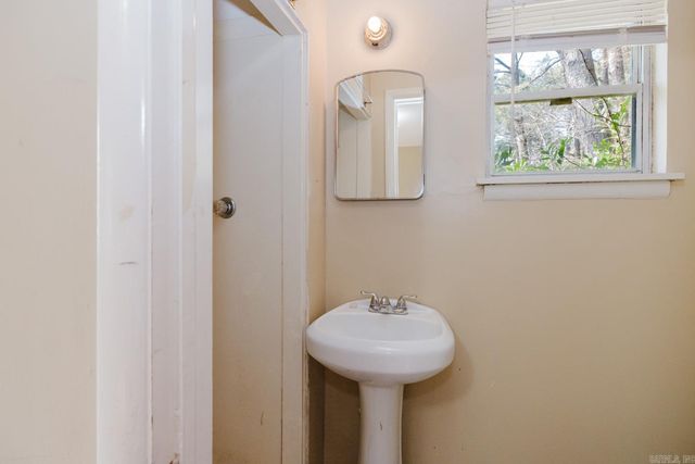 5 Roane Circle, Little Rock, AR 72204