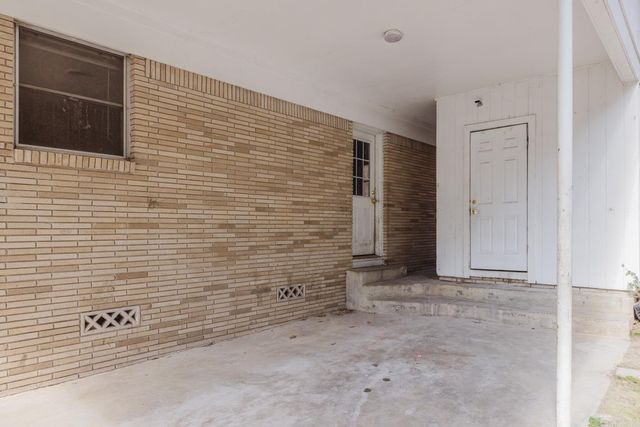 5 Roane Circle, Little Rock, AR 72204