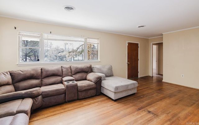 5 Roane Circle, Little Rock, AR 72204