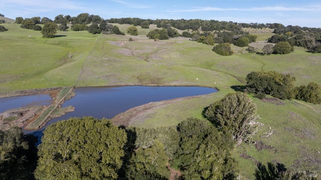 4695 Old Adobe Rd, Petaluma, CA 94954