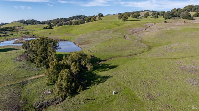 4695 Old Adobe Rd, Petaluma, CA 94954