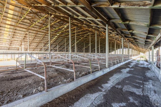 4695 Old Adobe Rd, Petaluma, CA 94954